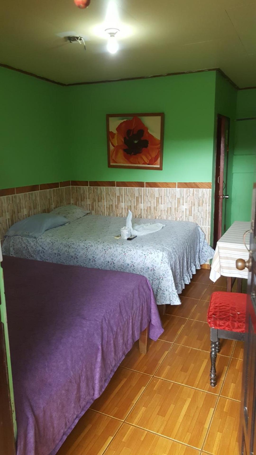 Hotel Economica Coxen Hole Kültér fotó