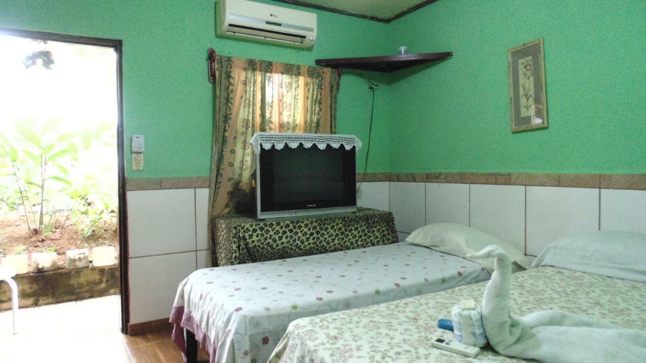 Hotel Economica Coxen Hole Kültér fotó