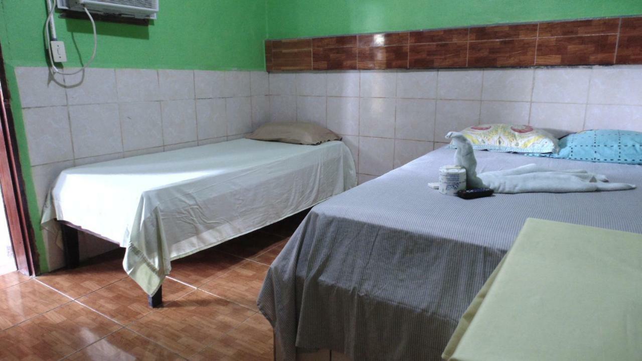 Hotel Economica Coxen Hole Kültér fotó